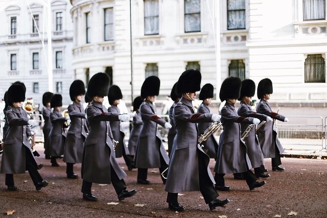 The History of London City Center Tour Semi-Private 12ppl Max - Downing Street puts government behind a guarded doorway