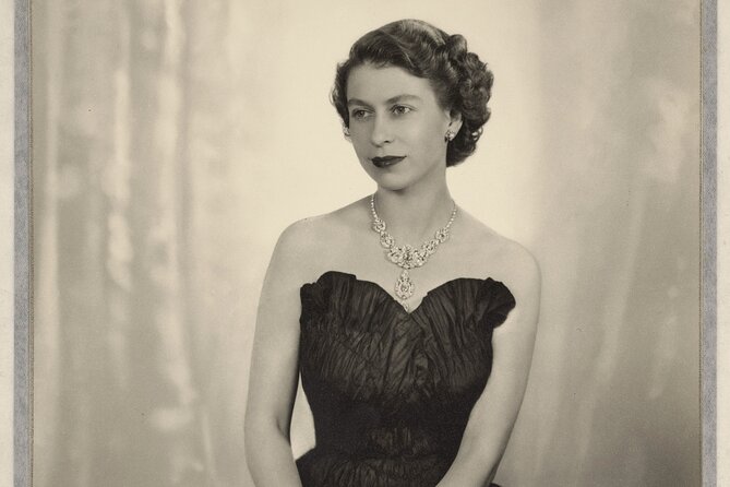 The Kings Gallery - Queen Elizabeth II: Her Life in Style - The biggest value issue: one visit or a one-year pass