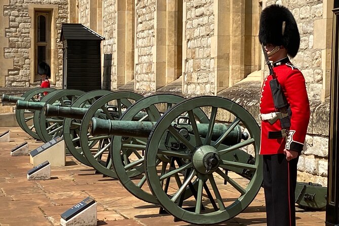 The Tower of London - Small Group Tour with a Local Expert - Why a guide helps at this enormous fortress