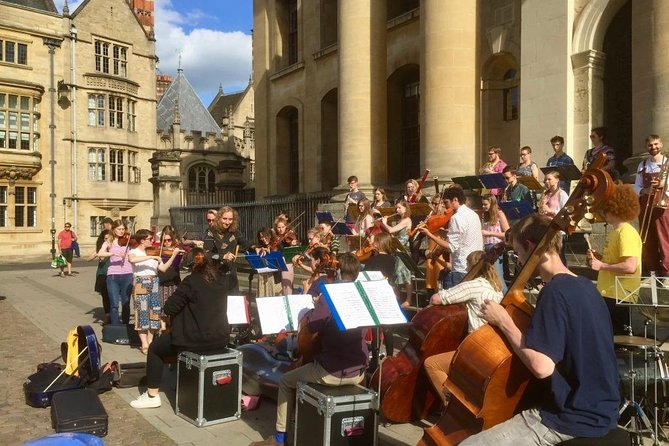 Tours of Oxford private walking tours for the Discerning Traveler - Medieval streets and the old city in 35 minutes