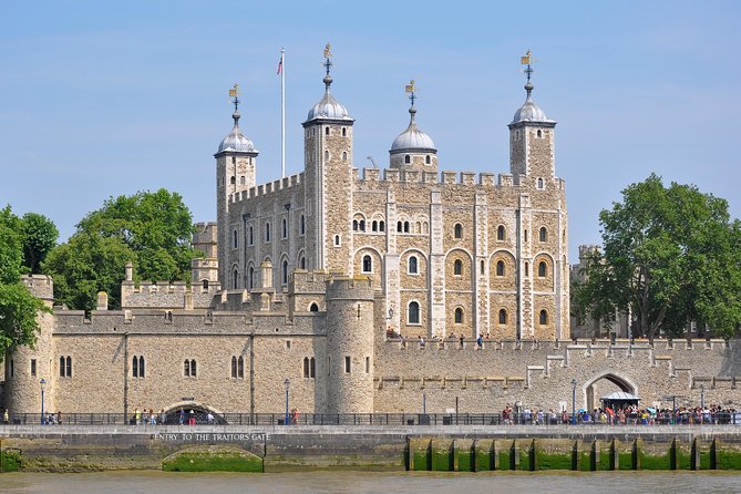 Tower of London & 30+ London Sights Walking Tour - Entering the Tower of London