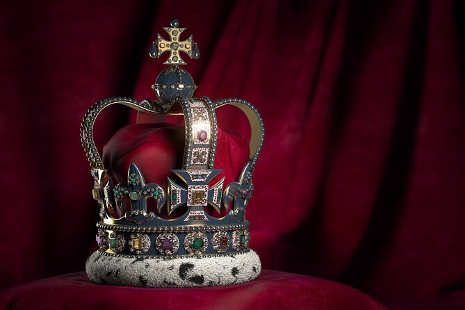 Tower of London: Crown Jewels & Beefeater Opening Ceremony - Buckingham Palace and the final walking section