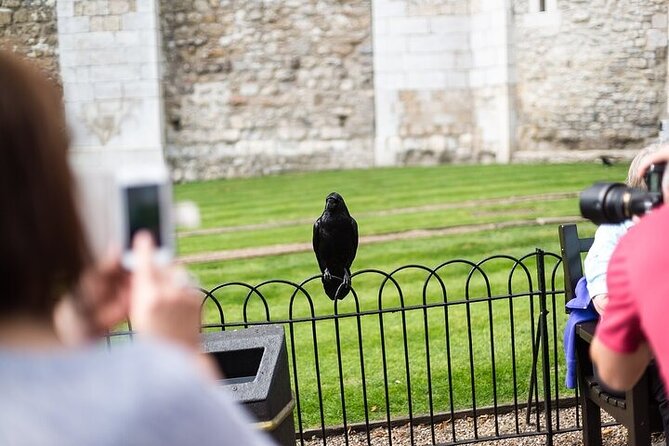 Tower of London Guided Tour with Beefeater Meet & Crown Jewels - The Tower of London: a guided introduction in about 65 minutes