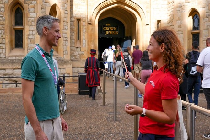 Tower of London Guided Tour with Beefeater Meet & Crown Jewels - Who will enjoy this two-hour format?