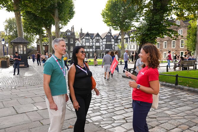 Tower of London: Guided Tour with Thames River Cruise - The Tower’s prisoners, ravens, and royal power