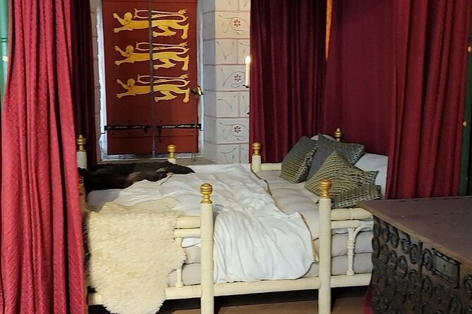 Tower of London: Guided Tour with Thames River Cruise - Walking, weather, and family practicalities