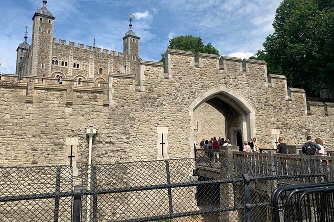 Tower of London: Opening Ceremony & Early Crown Jewels Access - Meeting near Lower Thames Street