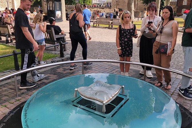 Tower of London: Opening Ceremony & Early Crown Jewels Access - Watching the Tower gates open