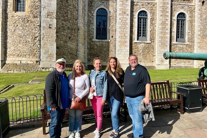 Tower of London Private Tour for Families and Friends - The Crown Jewels in Thirty Minutes