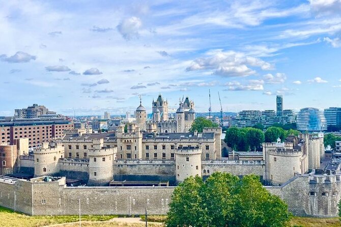 Tower of London Private Tour for Families and Friends - The White Tower and William the Conqueror
