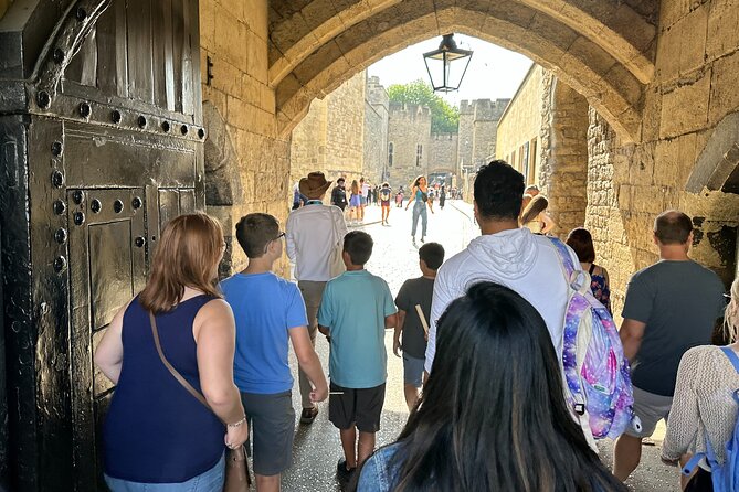 Tower of London Private Tour with Blue Badge Guide - Meeting the Yeoman Warders