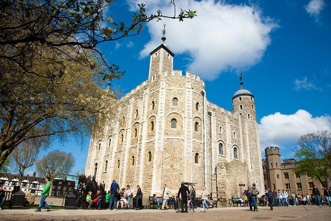 Tower of London with London Hop-On Hop-Off Tour and River Cruise - Reading the central London bus route