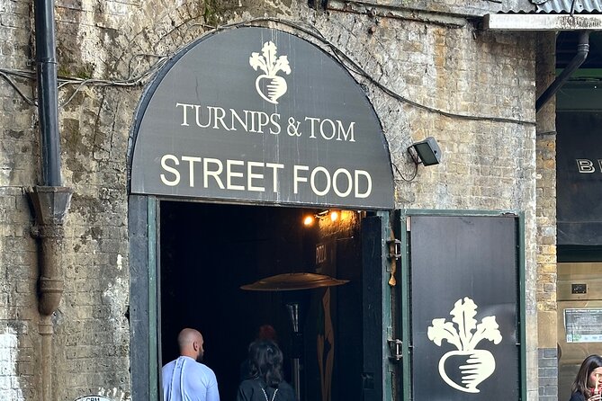 Traditional English Walking Food Tour With London Food Tours - British cheese with crackers and chutney