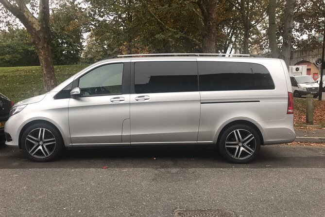 Transfer from Heathrow Airport to London hotel on private car - The one-hour drive into London