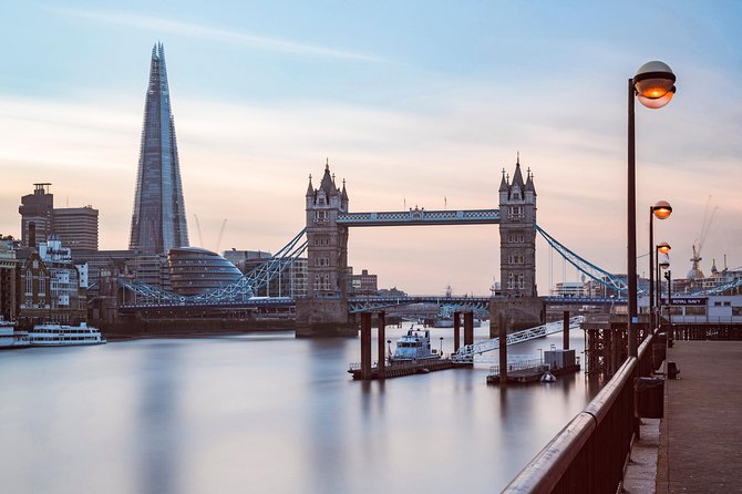 Ultimate introduction to photography in Central London - The Thames at sunset, blue hour, and night