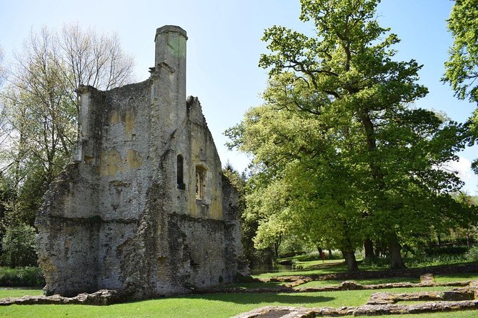 Undiscovered Cotswolds Private Tour - St Mary’s Church and the Windrush Valley
