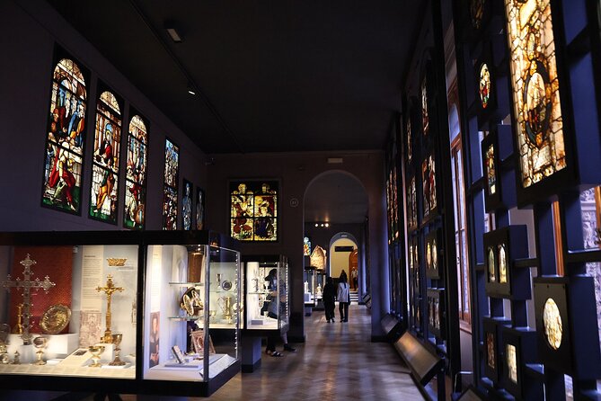 Victoria and Albert Museum Private Tour - Why the V&A works best with a guide