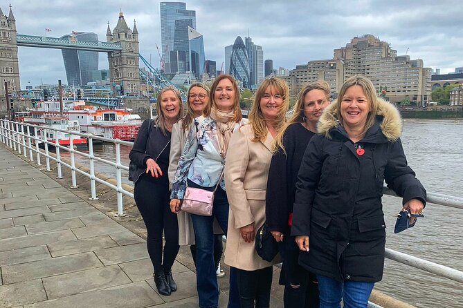 Villains and Gangsters of London Private Taxi Tour - Crossing Tower Bridge and changing the viewpoint