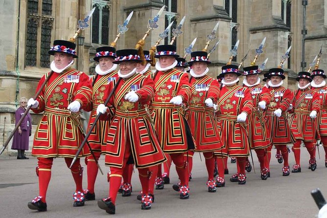 VIP Early Access: Opening Ceremony Tower of London & Bridge Entry - Meeting the Beefeater and Setting the Historical Context
