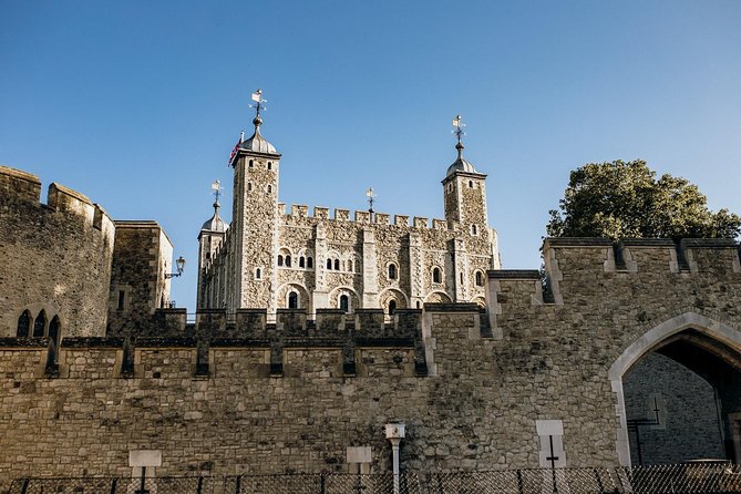 VIP Early Access Opening Ceremony Tower of London & River Cruise - The opening ceremony and its old military rhythm