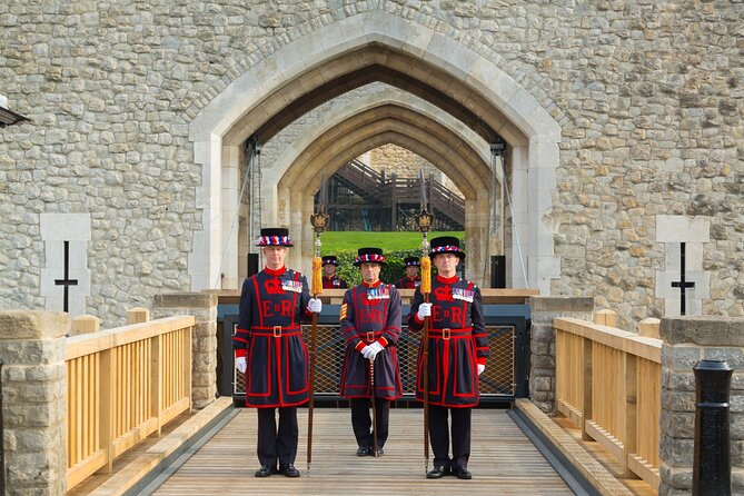 VIP Tower of London and Crown Jewels Tour with Private Beefeater Meet & Greet - Why the Tower of London deserves a guided visit