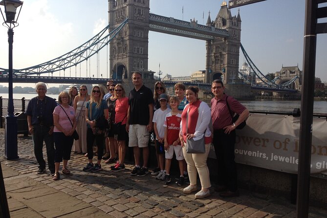 VIP Tower of London and Crown Jewels Tour with Private Beefeater Meet & Greet - Tower Green and the Tower’s darker stories