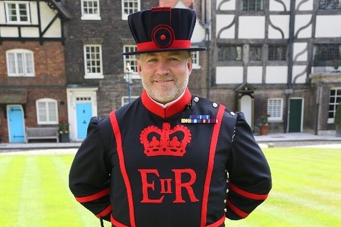 VIP Tower of London and Crown Jewels Tour with Private Beefeater Meet & Greet - The Crown Jewels and the best time to see them