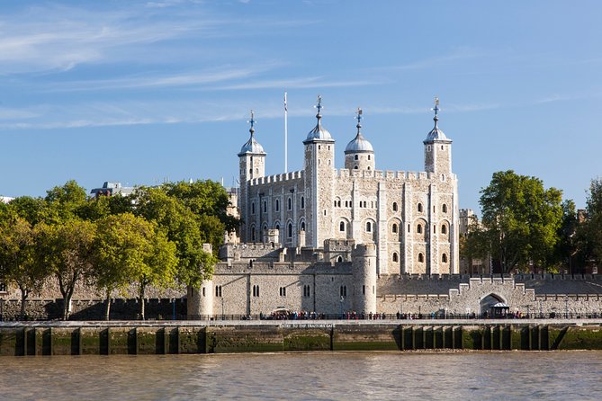 VIP Tower of London and Crown Jewels Tour with Private Beefeater Meet & Greet - The White Tower and the Royal Armouries
