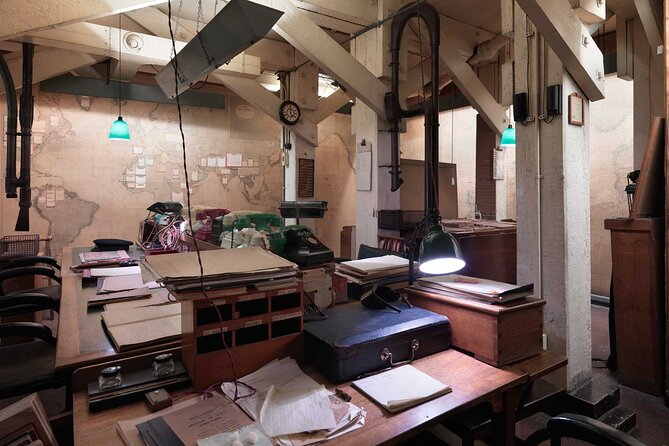 Visit Churchill War Rooms & Private Westminster Tour - Trafalgar Square in 20 minutes