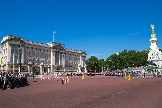 Walking Tour of London Westminster Abbey, Big Ben, Buckingham - Buckingham Palace from the gates
