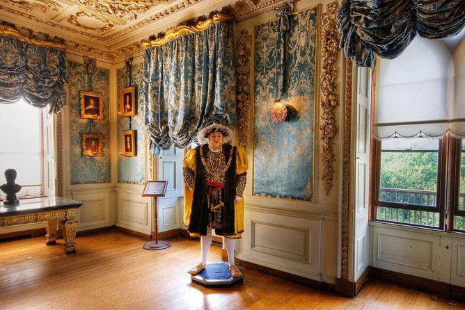 Warwick Castle Including Return Train Tickets from London - Returning to London between 4:00 pm and 7:00 pm