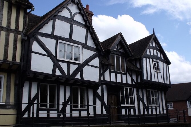 Warwickshire & Stratford-Upon-Avon Self-Guided Audio Tours - What the audio style adds