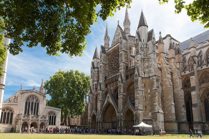 Westminster Abbey Priority Access & Big Ben, Buckingham Tour - Walking, group size, and the real pace