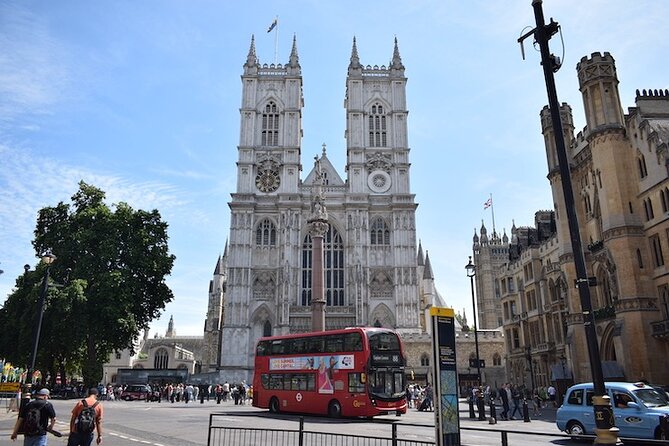 Westminster: Royal London 3-Hour Private Guided Walking Tour - Buckingham Palace, from royal house to working residence