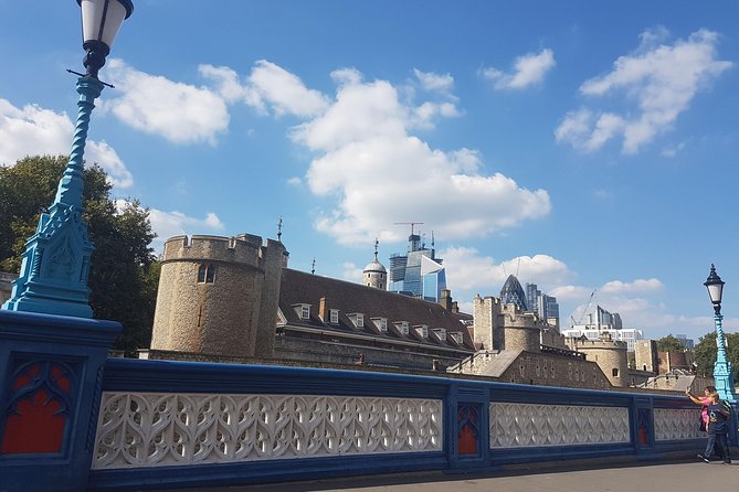 Westminster Walking Tour & Visit The Tower of London - Exploring the Tower of London independently