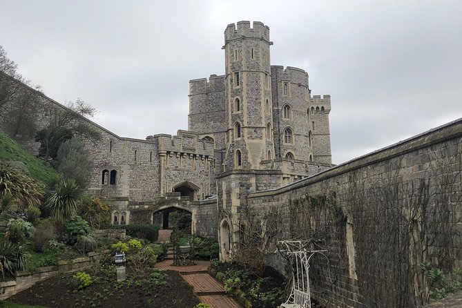 Windsor Castle and Eton College Private Car with Driver Guide - St George’s Chapel and its royal associations