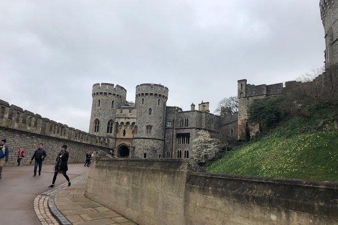 Windsor Castle and Hampton Court Private Car with Driver Guide - Windsor Castle: royal ceremony and St George’s Chapel