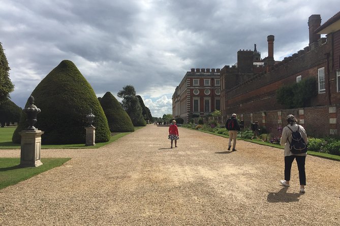 Windsor Castle and Hampton Court Private Car with Driver Guide - Who should book this private palace tour?