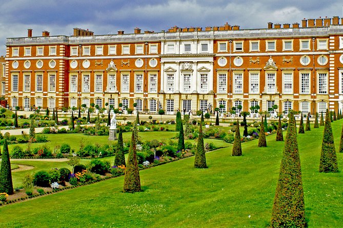 Windsor Castle & Hampton Court Palace, Private Tour Including entry pass - Two palaces, two very different royal stories