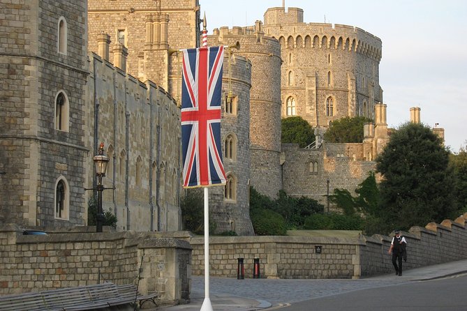 Windsor Castle & Hampton Court Palace, Private Tour Including entry pass - Why the private vehicle is useful