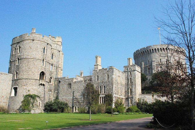 Windsor Castle & Hampton Court Palace, Private Tour Including entry pass - Windsor Castle: begin with Britain’s royal stronghold