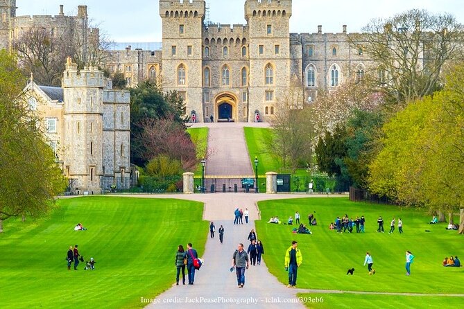 Windsor Castle & St George's Chapel Private 3-hour Walking Tour - St George’s Chapel and the royal tombs