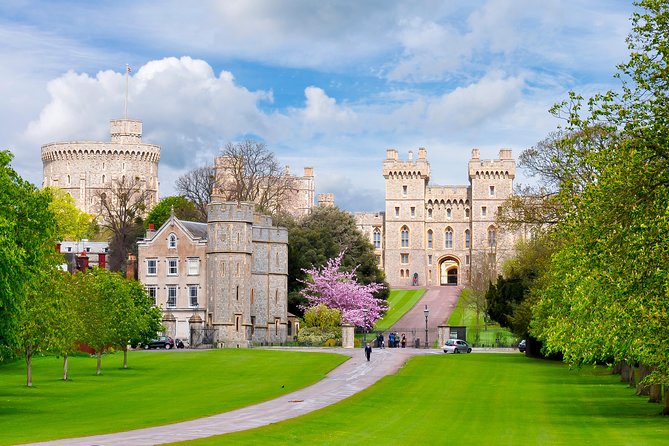 Windsor Castle, Stonehenge and Oxford Day Guided Tour from London - Starting before London wakes up