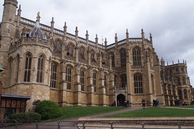 Windsor Castle, Stonehenge & Roman Baths Private Tour - Bath, Roman water, and Georgian streets