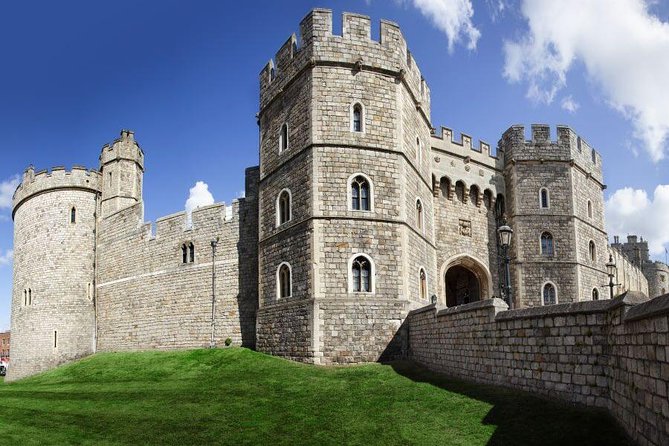Windsor Castle, Stonehenge & Salisbury Cathedral Guided Tour - The long hours on the coach