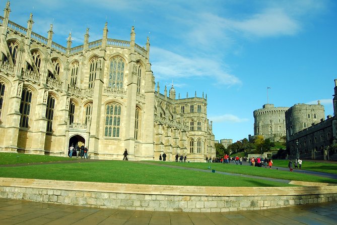Windsor Castle Tour from London with Optional Lunch or London Eye - The coach ride and the guide’s introduction