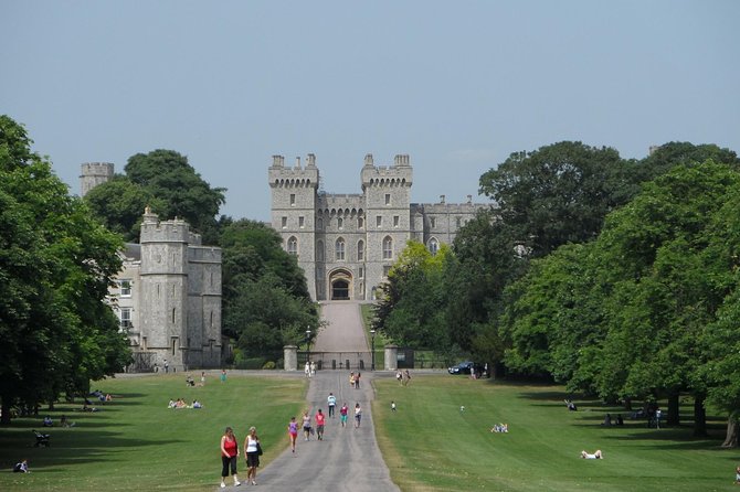 Windsor Day Trip from London with a Local: Private & 100% Personalized - Taking the train from Paddington to Windsor