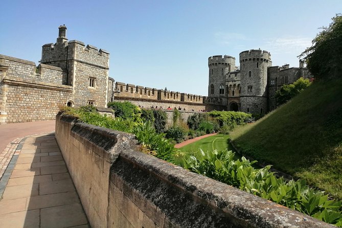 Wonderful Windsor Black Taxi Tour London - Entering Windsor Castle for about 90 minutes
