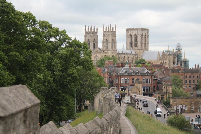 York Walls Private Walking Tour - What the guides do well
