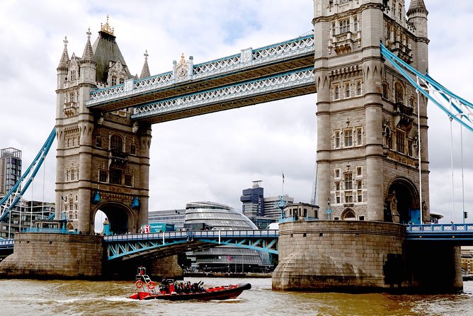 Your Own Boat! - Who will enjoy this Thames ride most?